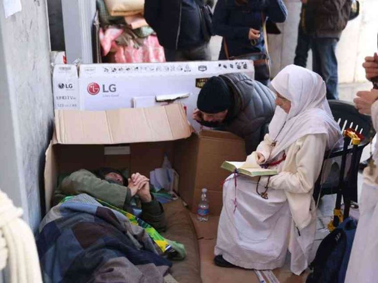 Biagio Conte interrompe il digiuno per i senza dimora