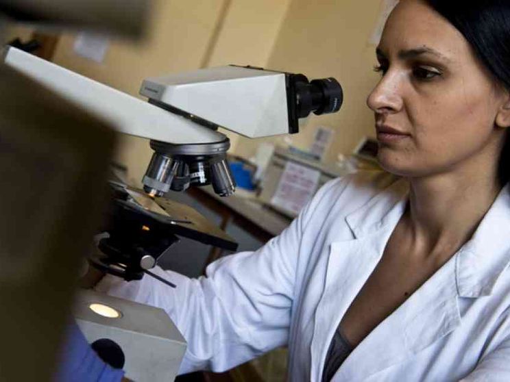 Il quarto che manca agli stipendi delle donne. Campagna social mondiale