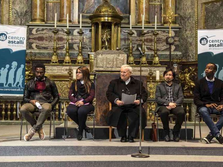 Il cardinale Bassetti al centro Astalli: Dio rende giustizia al forestiero