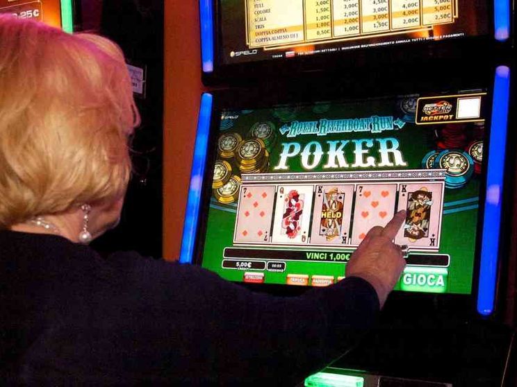 SlotMob chiama i partiti: «Impegno sull'azzardo»