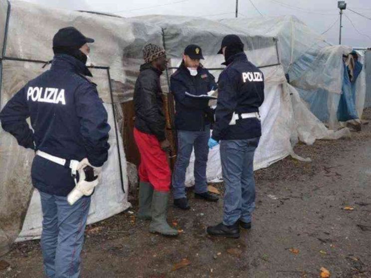 Rosarno scoppia, l'inferno nella maxi favela