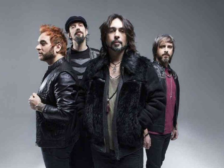 Le Vibrazioni: «Oggi cantiamo per i nostri figli»