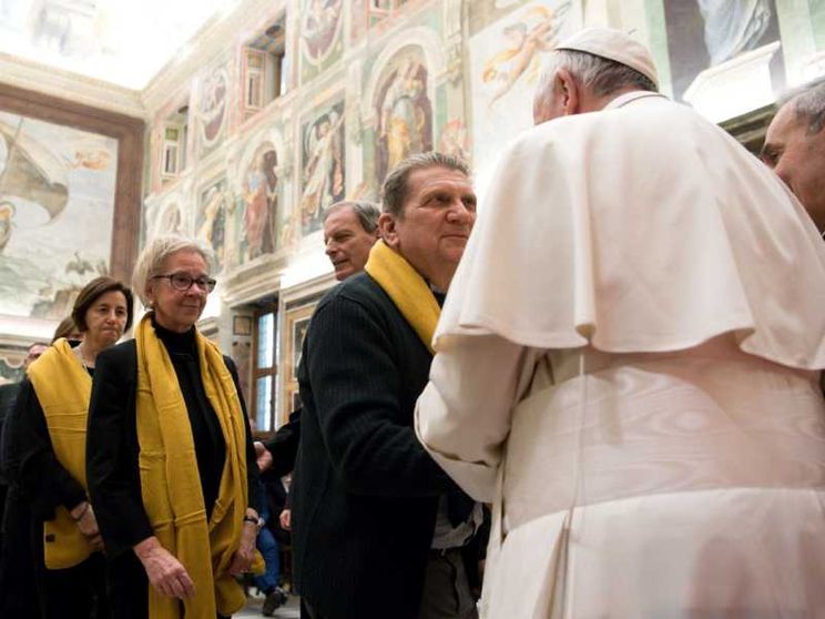 Papa Francesco: l'usura e l'azzardo umiliano e uccidono