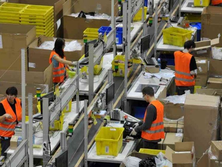 Con il braccialetto il lavoro perde dignità