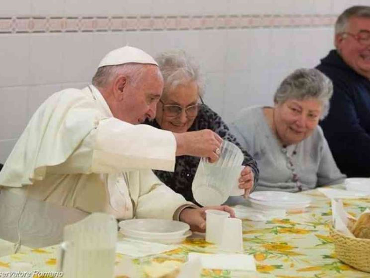 Papa Francesco: l'elemosina come stile di vita