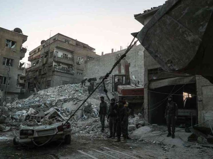 Raid del regime nel Ghouta, quasi 100 vittime, tra cui donne e bambini