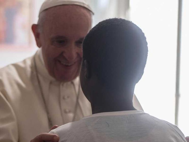 Il Papa: «È complice la società che tollera la tratta a fini sessuali»