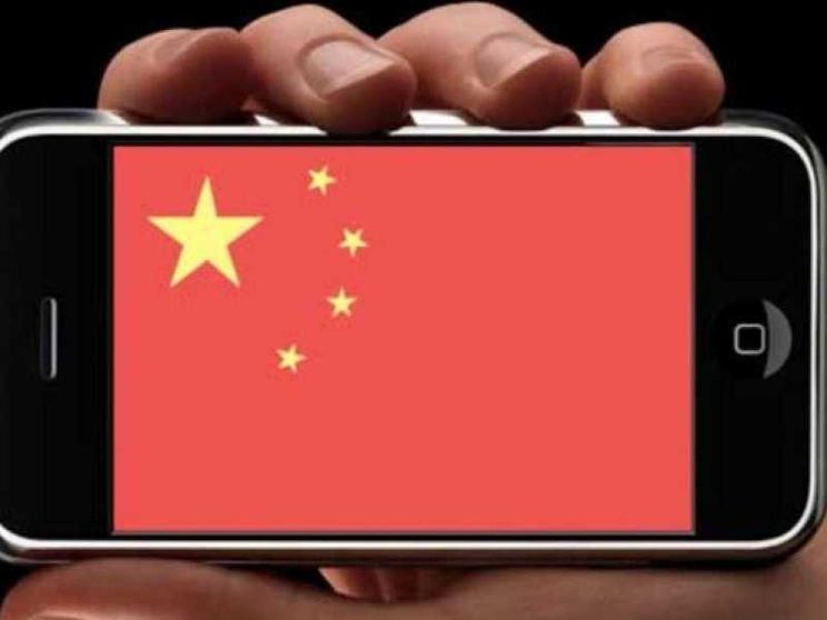 L'allarme degli 007: non comprate gli smartphone cinesi