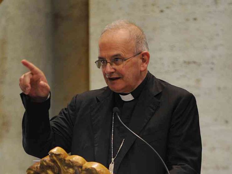 Il vescovo Spinillo revoca a don Barone la facoltà di celebrare in pubblico