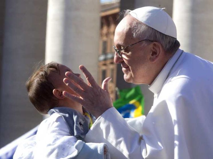 «Perché mia mamma mi ha abbandonato?». Il Papa: piango per te