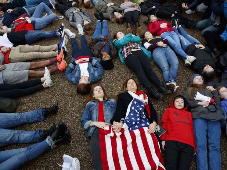 Lo sciopero degli studenti contro le armi. E Trump apre a una legge bipartisan
