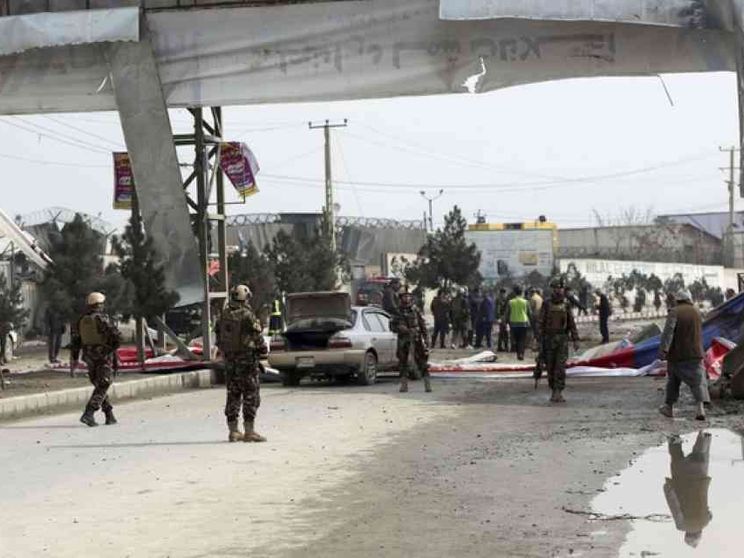 Kamikaze a Kabul contro convoglio degli stranieri: un morto