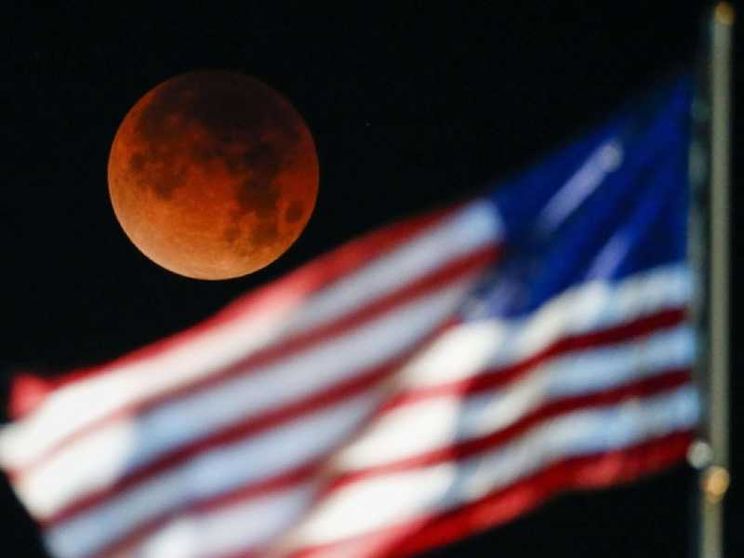 Ora Trump chiede la Luna