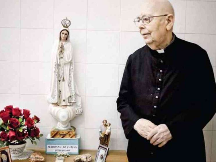 Padre Amorth e l'abbraccio di Maria