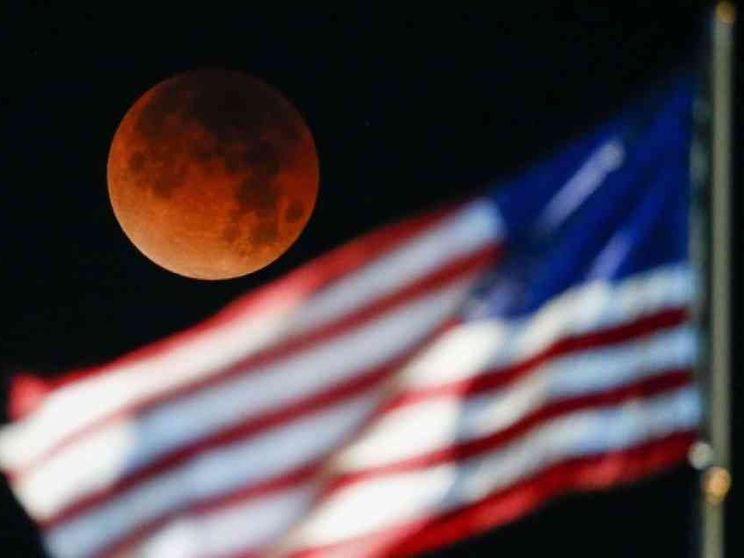 Ora Trump chiede la Luna