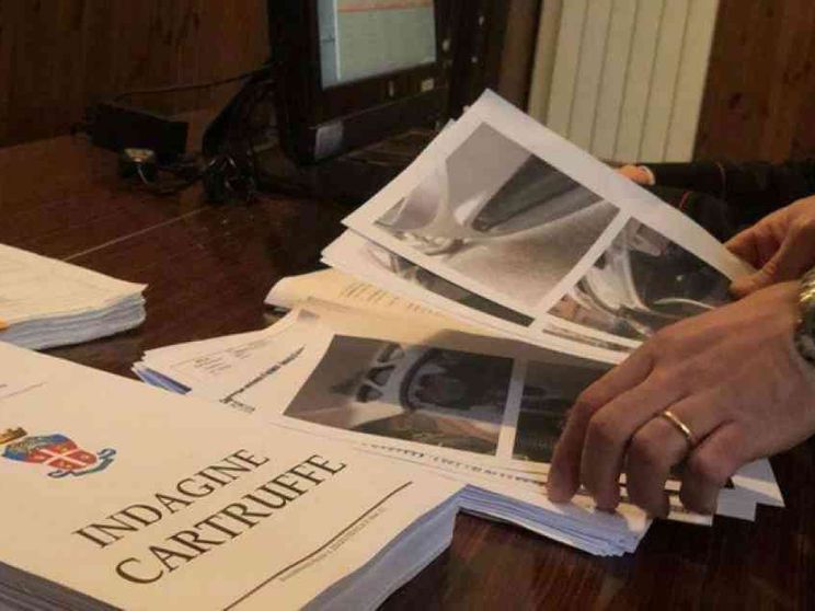 Coinvolti anche tre medici di ospedali romani