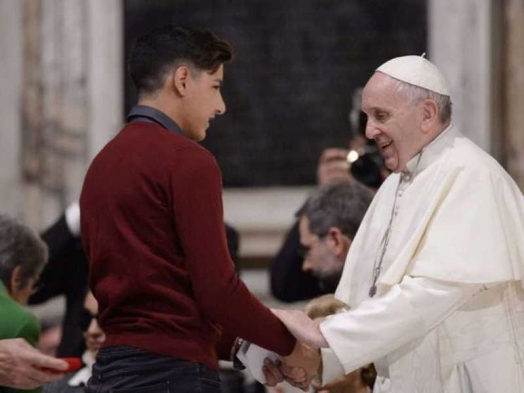 Papa Francesco: valicate confini e muri per riunire