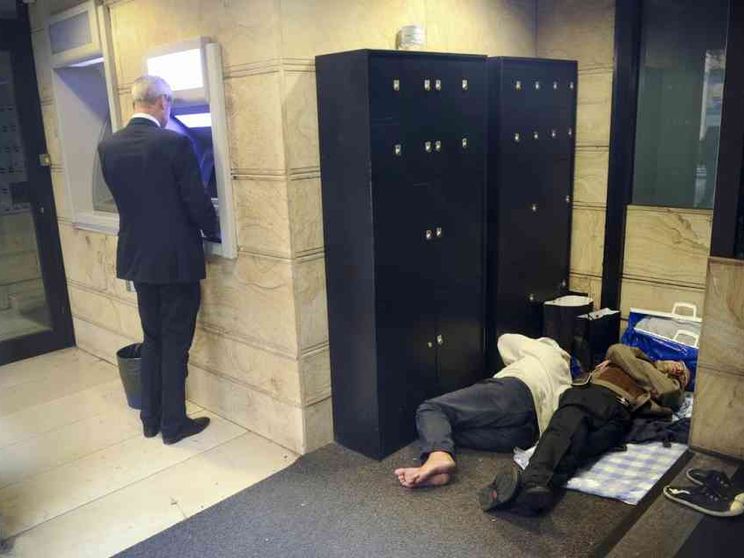 Bankitalia: crescono le diseguaglianze. Uno su 4 a rischio povertà