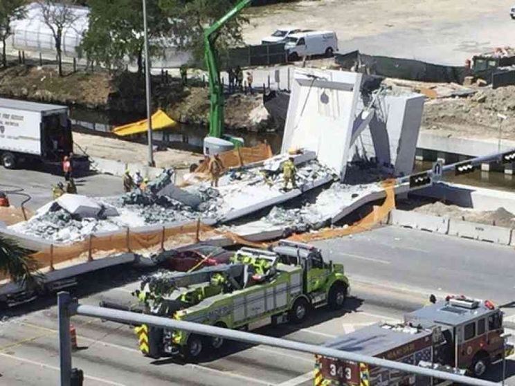 Ponte appena inaugurato crolla sull'autostrada. Morti e feriti