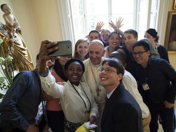 Papa Francesco: «Dio è social, giovane e ama le novità»