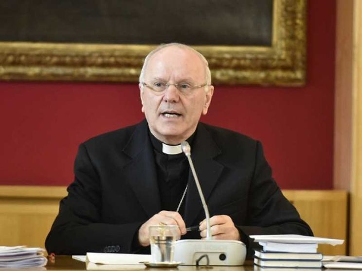 Galantino: insufficiente sensibilità politica tra i cattolici