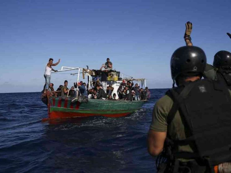 Fermati in mare e respinti: crimine contro l'umanità