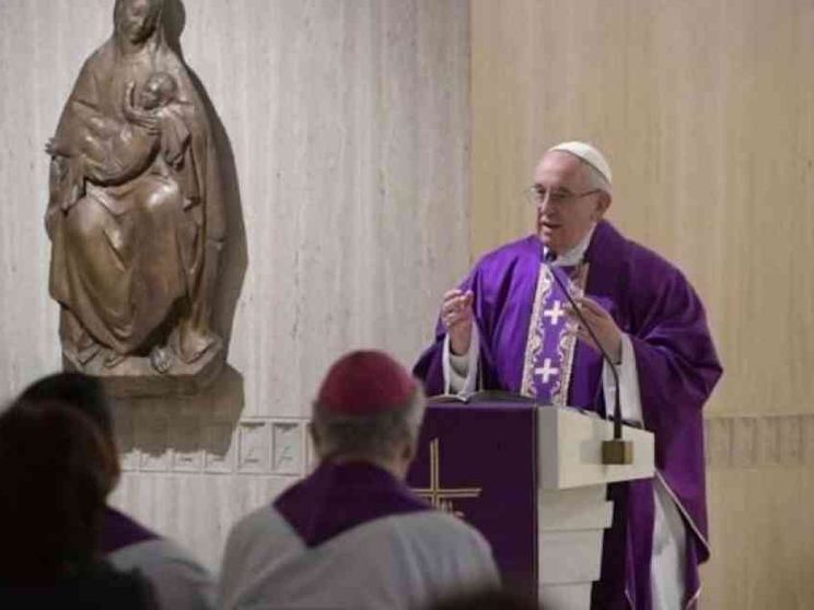 Papa: Dio ci ama, come una madre e un padre