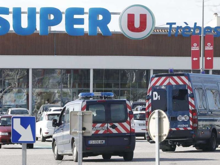 Ostaggi al supermercato, morto il gendarme-eroe. Chi sono le 4 le vittime
