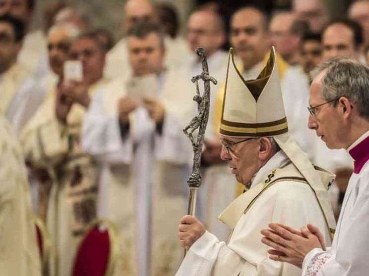 Il Papa ai preti: «Siate vicini alla gente»