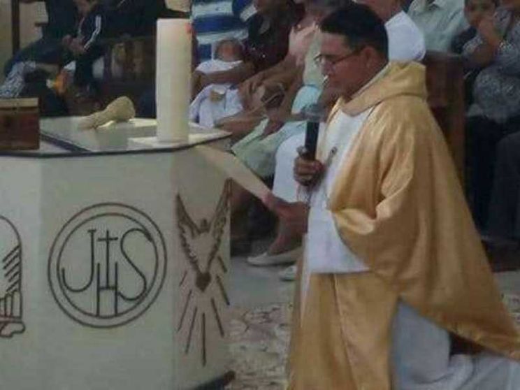 Trucidato un sacerdote il Giovedì Santo