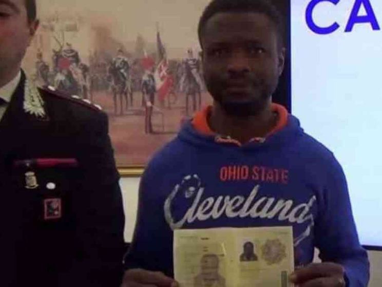 Nigeriano fermò un rapinatore a Roma, il Papa lo battezza