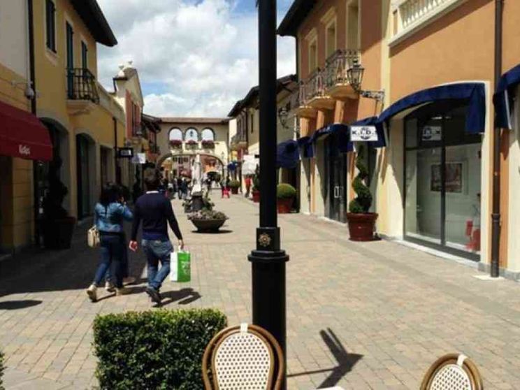 Pasqua senza negozi: e se ci fossero 12 chiusure «fisse» l'anno?