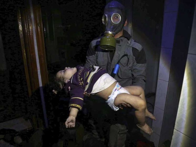 Strage con il gas, Trump: i responsabili pagheranno. Raid di Israele