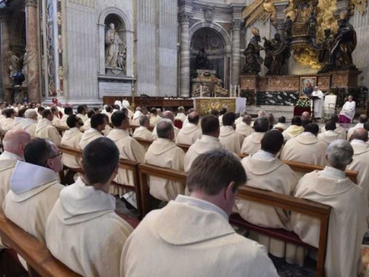 Papa Francesco: la Chiesa e il mondo hanno bisogno della misericordia