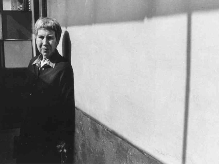 Alla ricerca di Natalia Ginzburg: la donna dietro la scrittrice