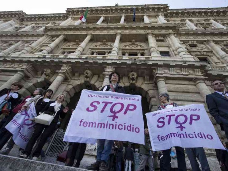 Violenza sulle donne. Operazione verità sui fondi ai cattolici