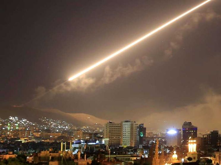 Pioggia di missili sulla Siria. Trump: «Missione compiuta, Grazie a Francia e Gb»