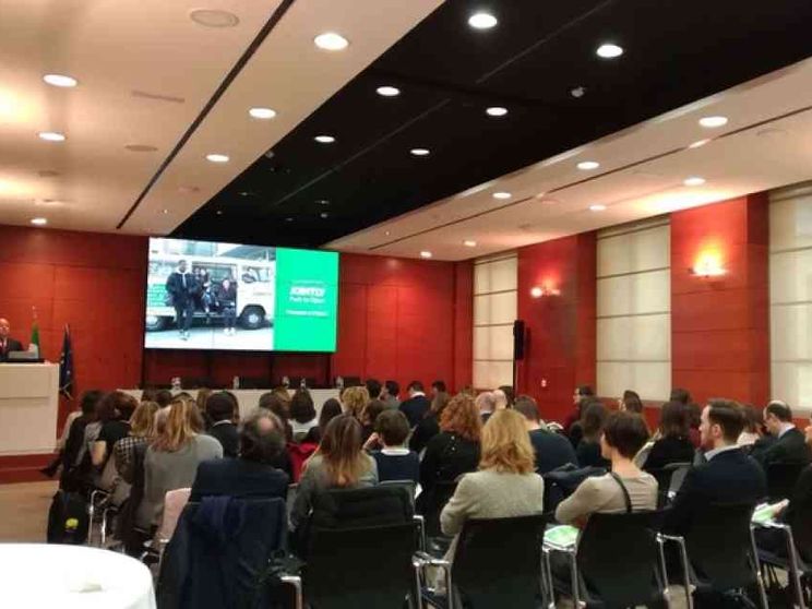 Orientare i giovani aumenta la fiducia e riduce i costi sociali