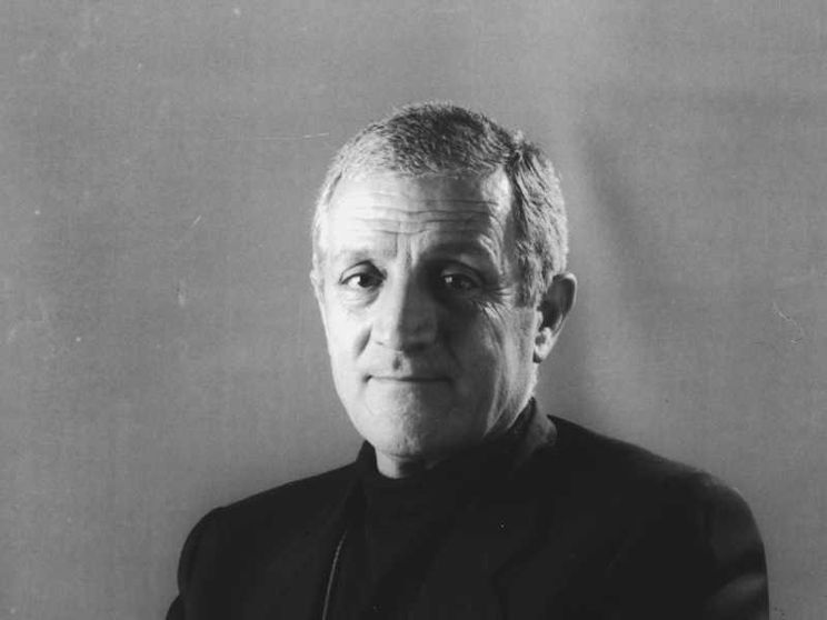 Don Tonino Bello, il pastore scomodo che marciò contro la guerra