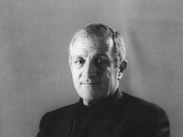 Don Tonino Bello, il pastore scomodo che marciò contro la guerra