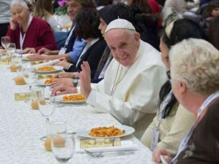 Papa Francesco alle Caritas diocesane: sempre più vicini agli ultimi