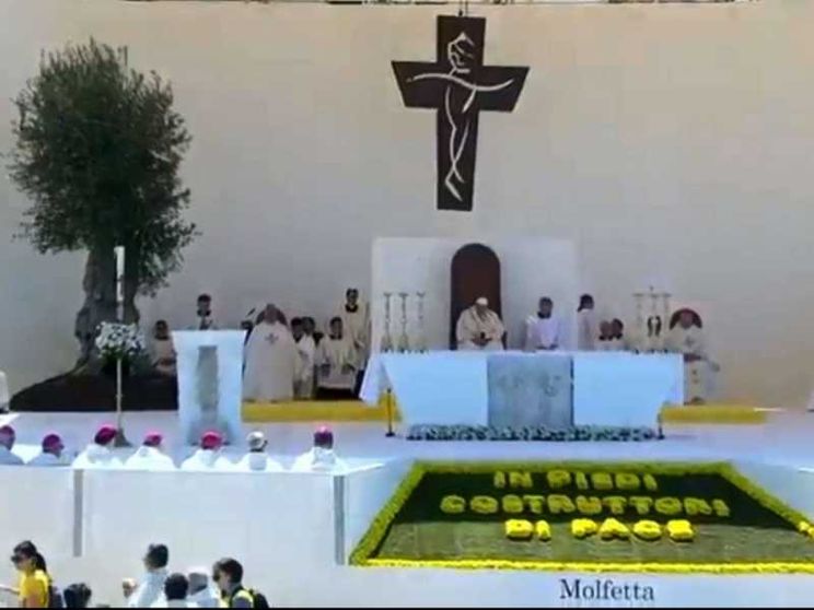 Il Papa a Molfetta: chiamati a essere sempre costruttori di pace