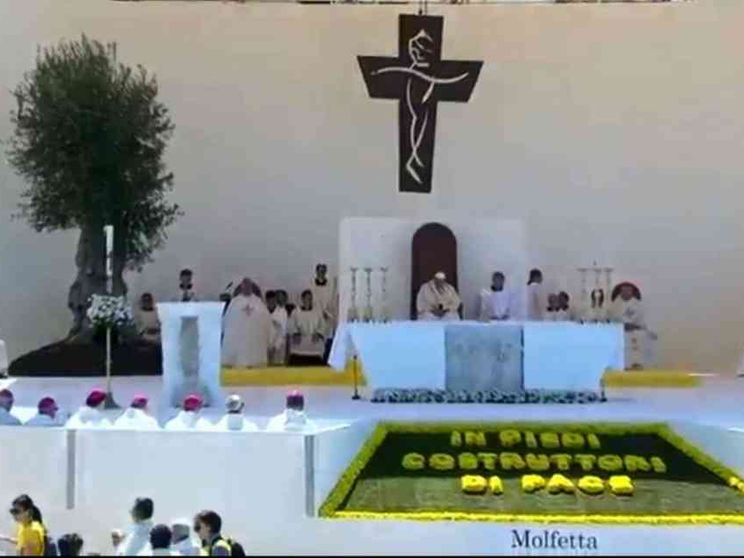 Il Papa a Molfetta: chiamati a essere sempre costruttori di pace