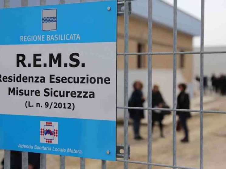 Viaggio nelle Rems, dove la sfida tra cura e follia resta irrisolta