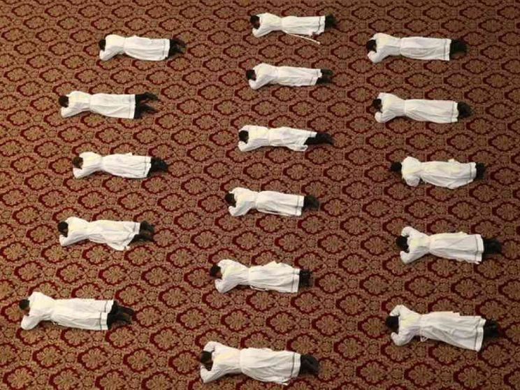 Spinti fuori da noi dalla parte delle pecore