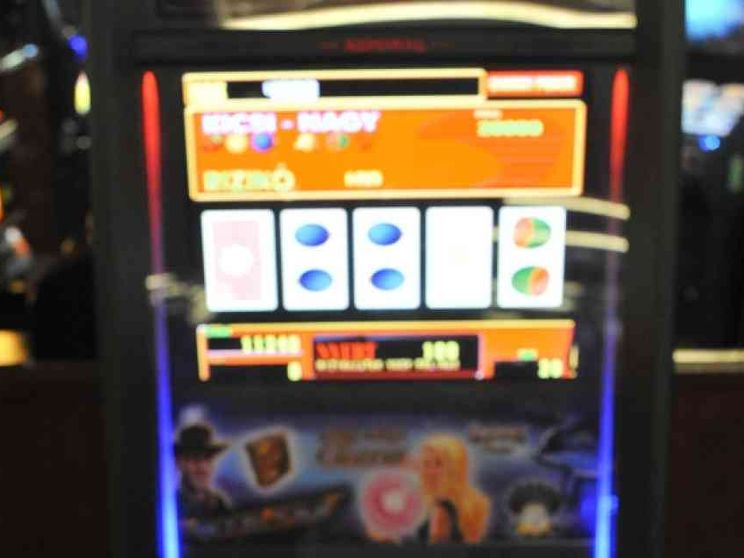 La guerra dei Comuni per frenare l'azzardo