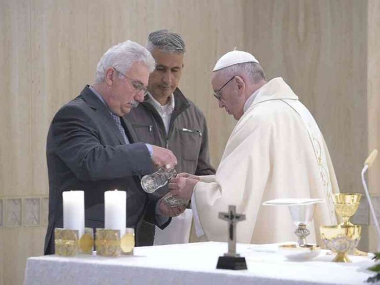 Papa Francesco: senza amore e servizio la Chiesa non va avanti