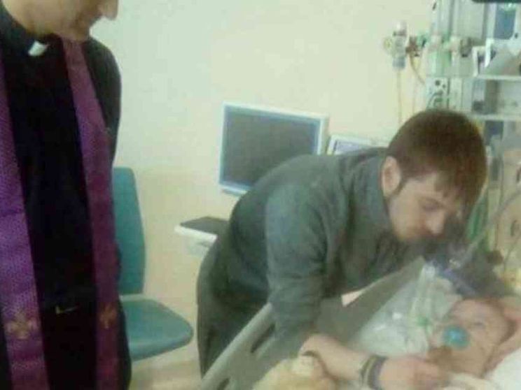 Perché l'«unzione degli infermi» a un bimbo di 2 anni è del tutto valida