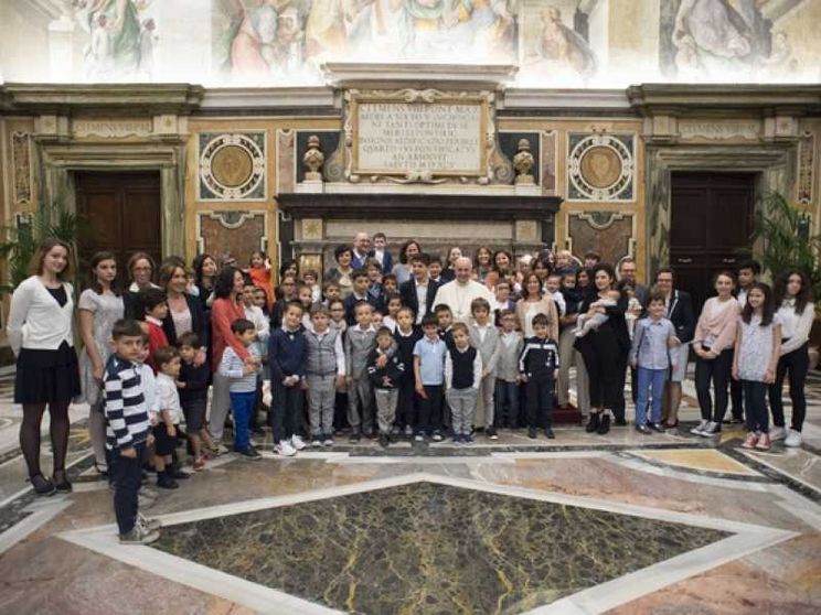 Papa: «Nessuno detti la vostra agenda, solo i poveri»