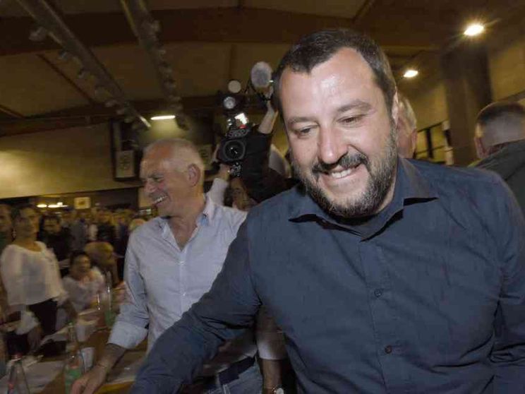 Salvini chiede il preincarico, Di Maio lo attacca. Il Pd alla conta